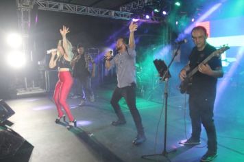 A BANDA INOX ABRILHANTOU A NOITE DE SÁBADO NA TERCEIRA NOITE DA 10ª FESTA NACIONAL DO PORCO NA LATA