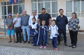 EDUCAÇÃO REALIZA ATO CIVICO E FAZ ENTREGA DE UNIFORME SIMBÓLICA NESTA SEXTA-FEIRA 28