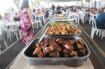 ALMOÇO TÍPICO DO PORCO NA LATA CONTOU COM MAIS DE 900 PESSOAS, TRADICIONAL PRATO FOI SERVIDO NESSE DOMINGO DIA 11