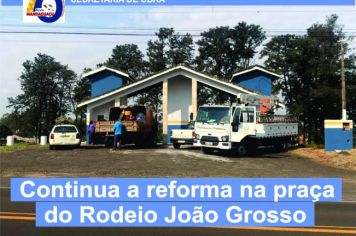 Continua a reforma na praça do Rodeio João Grosso
