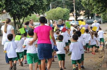 C.M.E.I. Natalina Bernardes Bacchi realiza passeata de combate ao mosquito da dengue