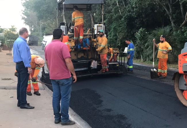 Prefeitura avança com recapeamento asfáltico em bairros