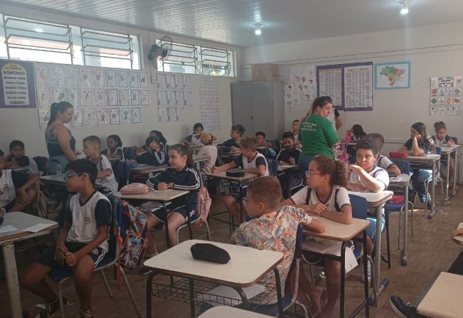 AÇÃO NAS ESCOLAS