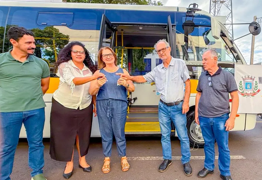 Prefeitura entrega veículos adquiridos com recursos do IPTU