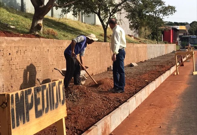 Mandaguaçu avança com obras de melhorias no trevo de saída para Maringá