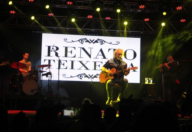 RENATO TEIXEIRA ENCERRA AS FESTIVIDADES DA 10ª EDIÇÃO DA FESTA NACIONAL DO PORCO NA LATA.