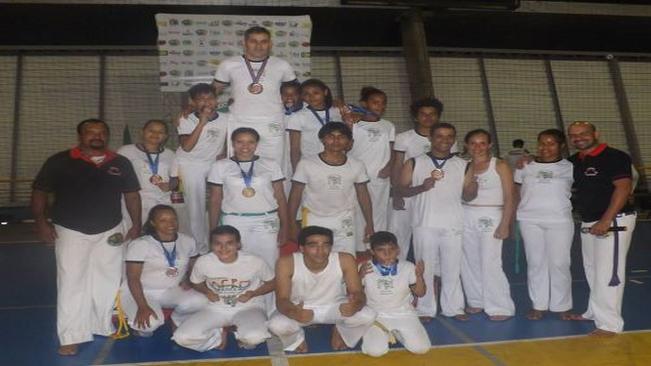 Alunos do Projeto Berimbau participam do 1º Festival e Campeonato Ginga e Mandinga de Sarandi